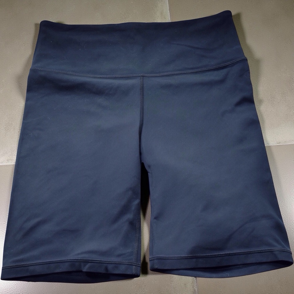 Athleta Elation 5” Shorts - Size M very good condition - Picture 3 of 7